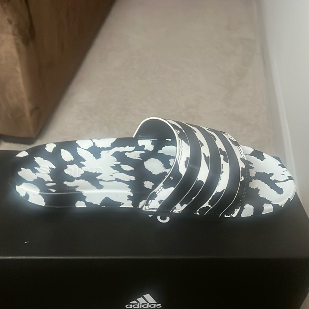 Adidas Adilette Comfort GW8231 Slide! Brand New!